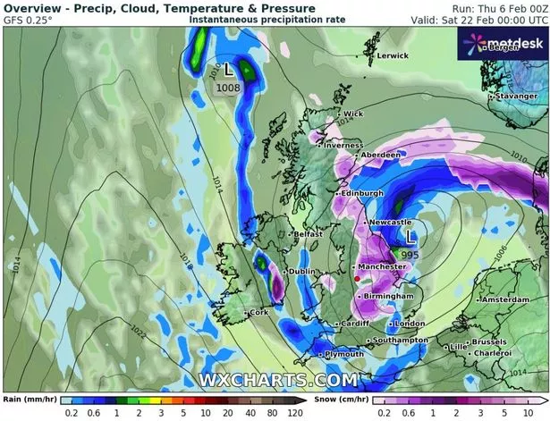 英国降雪地图显示，本月某一天，暴风雪将以每小时3厘米的速度席卷半个国家