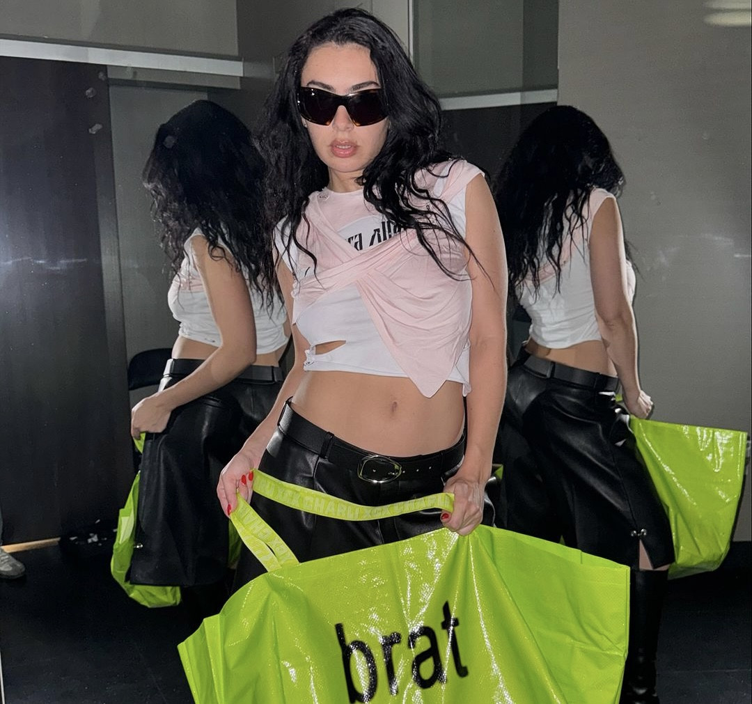 Charli XCX的“Brat”如何带来了荷兰文艺复兴:千年虫的回归