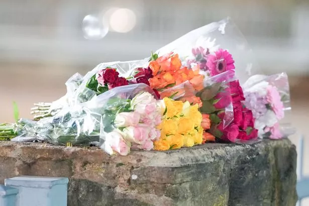 在谢菲尔德学校被刺死的15岁学生的姐姐说她“心碎了”