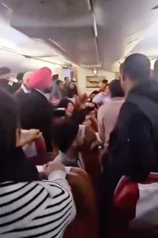 印度航空9个厕所在半空中堵塞，飞机被迫返航5小时