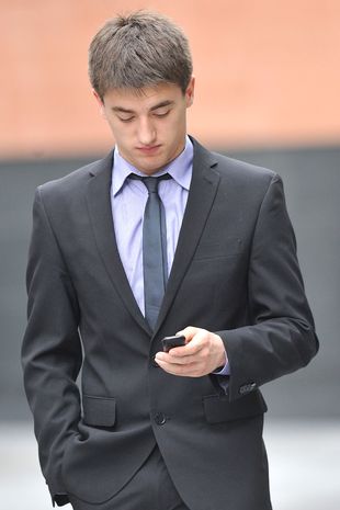 “我儿子给警察发了最后一条短信,然后自杀了——我都怪他们。”