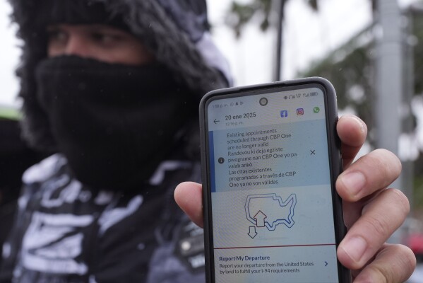 离开这个国家的命令——有些是针对美国公民的——在移民中造成了混乱